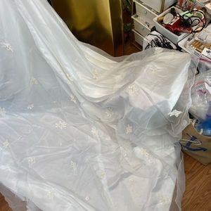 Vintage white Wedding Gown, bejeweled comb veil, & 6ft. detachable train